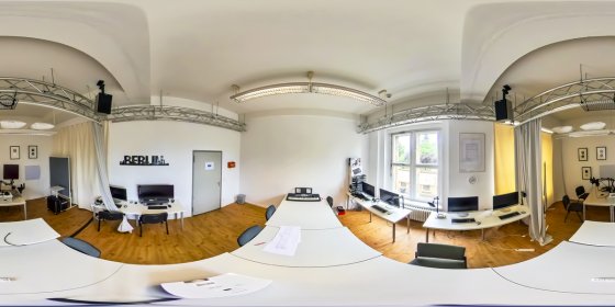 Play 'VR 360° - SFU Berlin 360° Tour-Online